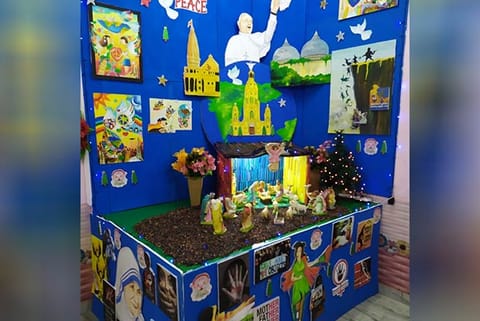 Drawing teacher’s crib focuses on social evils