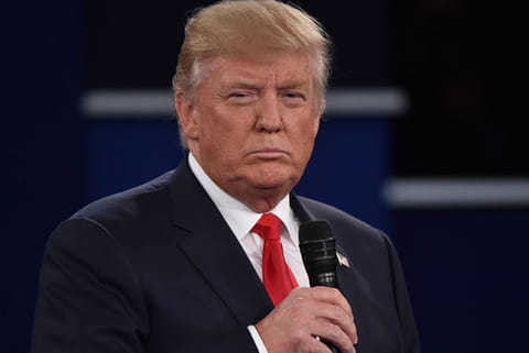Trump joins Queen at World War II ceremony in UK