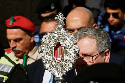 A relic of Jesus' manger, Christmas gift from the pope to Bethlehem