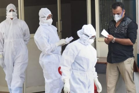 More than 31,000 doctors volunteer to join fight against COVID-19