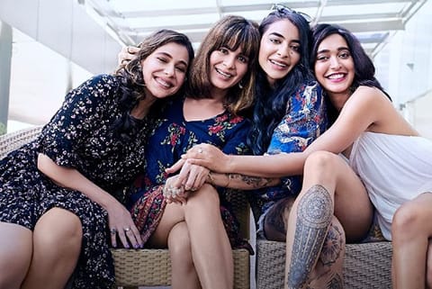 When 'Four More Shots Please' girls changed in an Istanbul cafe loo