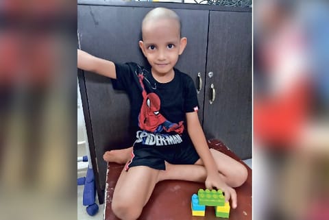 Four-year-old Vivaan flaunts his new haircut, experimented by his father at Ashok Nagar