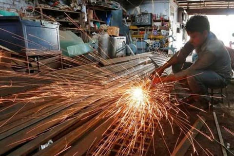 Industries cannot be forced to pay wages during lockdown: Chief of par panel on labour