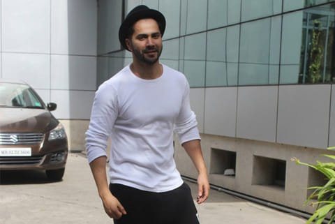 Varun Dhawan donates to help daily wage workers of the film industry