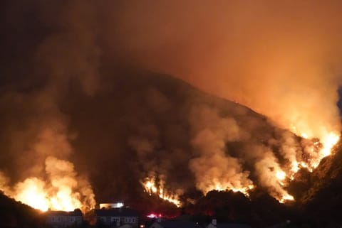 Pilot crashes, dies fighting California wildfires