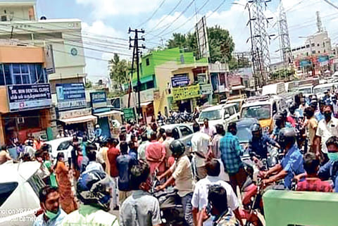 Parents block Avinashi Road in Tirupur on Friday protesting the admn activities in a govt school
