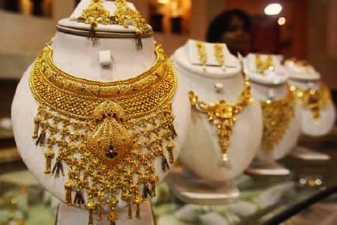 Gold Declines Rs 534, Silver Tanks Rs 628