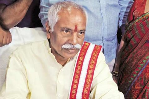 Narrow escape for Himachal Governor near Hyderabad