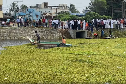 DMK Cadres, Chennai Corporation Workers Clash Over Puzhuthivakkam Lake Clean-Up Drive