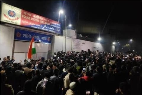 Unidentified miscreants open fire outside Jamia university, police register case