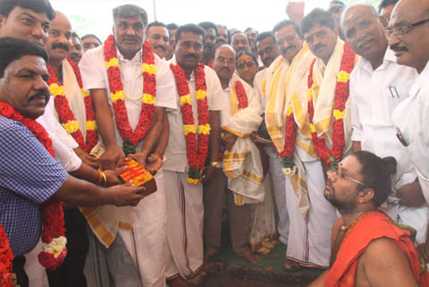 Minister KC Veeramani and officials at the Bhoomi pooja of the new Vellore bus stand at Vellore on Wednesday