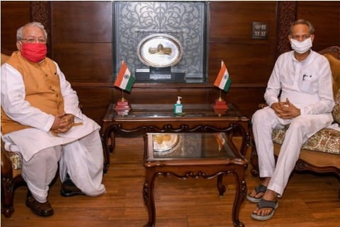 Rajasthan CM Ashok Gehlot with Governor Kalraj Mishra (File Photo)