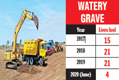 Desilting works in progress at Sengazhuneer lake in Thanjavur on Wednesday