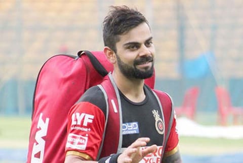 Kohli inadvertently applies saliva on ball, immediately realises slip-up