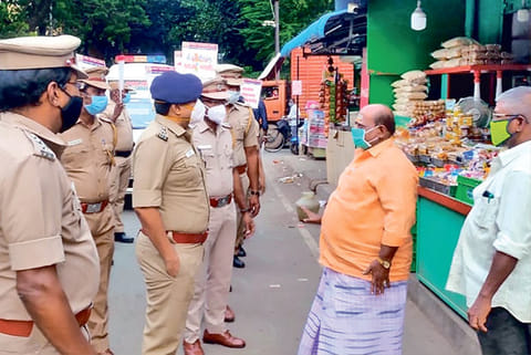Adyar DC V Vikraman, Saidapet AC Anantharaman and other cops meeting with residents in Kothamedu