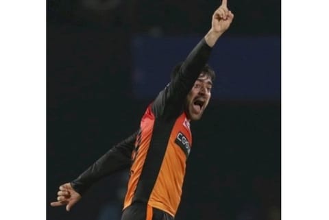 Some fun as Rashid imitates Muralitharan's bowling action