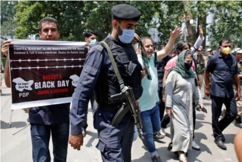 Mehbooba Mufti and her supporters in a rally (Credit: Reuters)