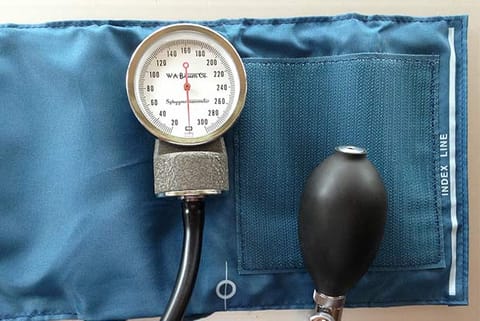 Berries, apples, wine may improve your BP levels