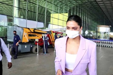 Deepika Padukone flies to Hyderabad (Image source: Twitter)