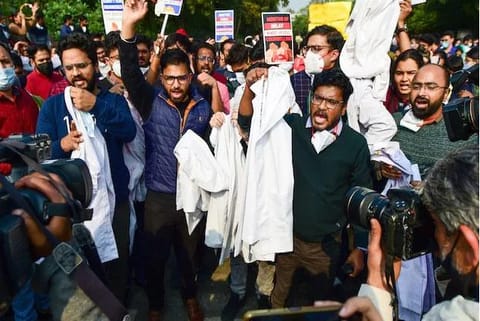 Striking Delhi resident doctors demand total medical service shutdown