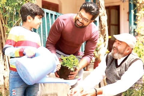 Arun Vijay with his father and son