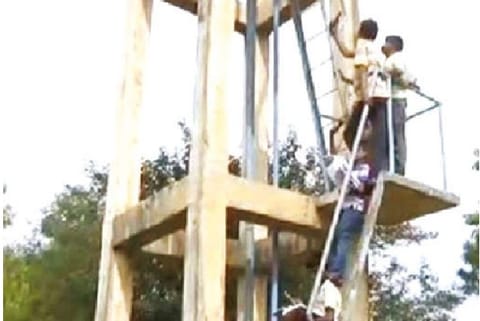 Poor signal forces students in Shoolagiri to climb water tank, hills for online classes