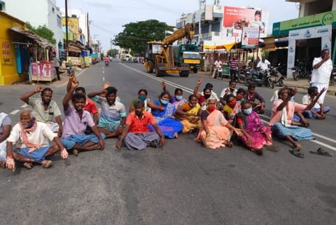 Relatives of Rasathi staging road block at TIruchy-Karur national highway on Thursday