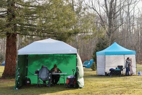 In a time of pandemic, love is in the air on Canada-U.S. border