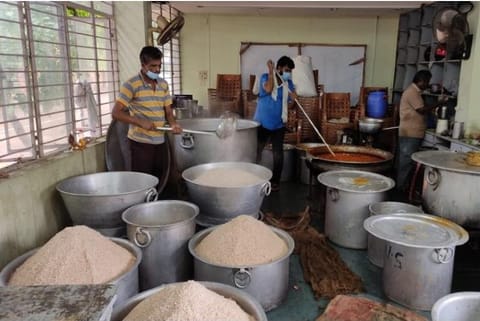 Trivandrum Press Club providing succour to needy with free lunches