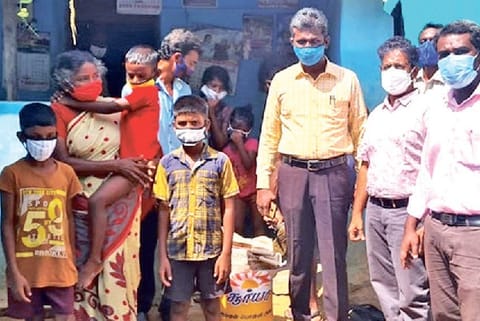 Officials hand over grocery and other essentials to the 3 sons of the COVID victim at Munanjipatti