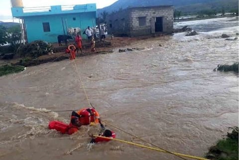 Incessant rains causes heavy floods in Andhra Pradesh