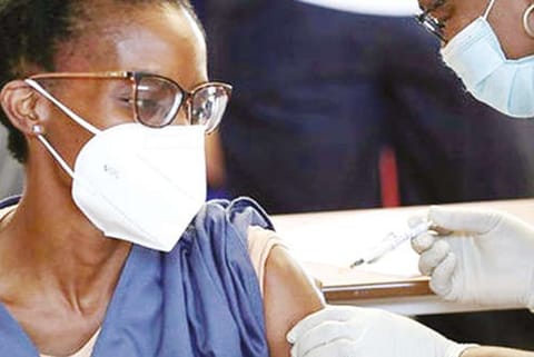 A healthcare worker gives a covid jab (File Photo)
