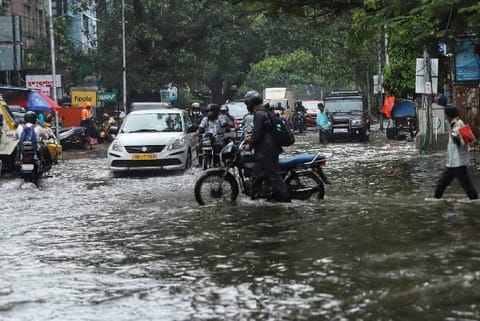 Vehicles plying through an inundated road. Photo: Justin
