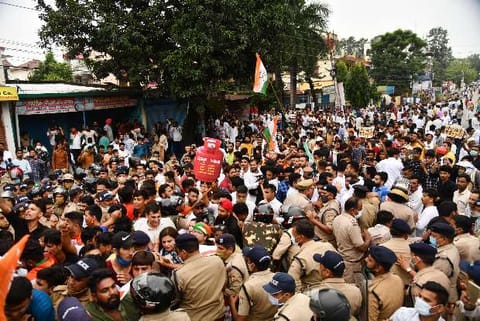 Congress protest against hike in fuel prices