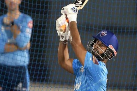 Rishab Pant in a practicing session (Image Source: Twitter/Delhi Capitals)