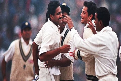 Kumble celebrates after taking ten wickets against Pakistan (Photo/ ICC Twitter)