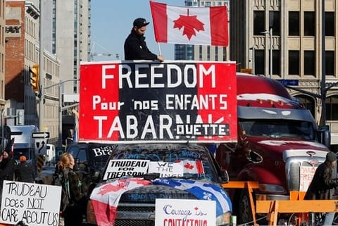 Truckers protest coronavirus vaccine mandates in Ottawa, Ontario. (PC: Reuters)