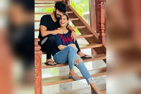 Mahat Raghavendra with wife Prachi.