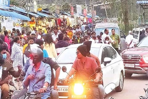 Heavy traffic seen on a road along Lake area in Kodaikanal on Sunday