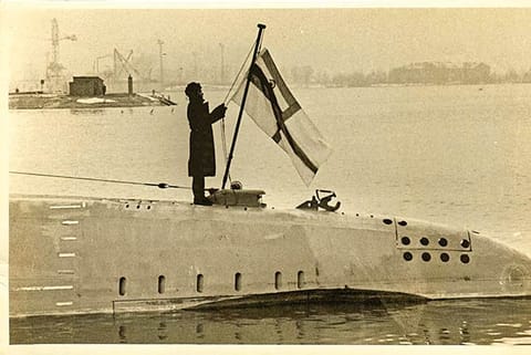 Indian Naval Ensign going up for the first time on Kalvari