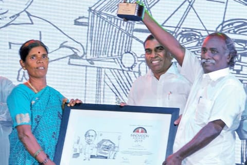 PA Sekar receiving the CavinKare MMA Chinnikrishnan Innovation Award 2015