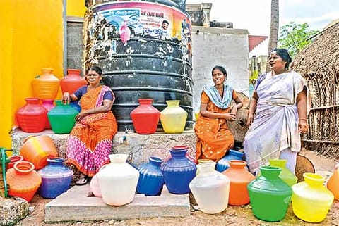 Women wait for the Merto Water tanker to fill buckets with drinking water (Photo: Justin George)