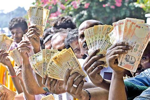 Crowds seen waiting to change the demonetised currency notes