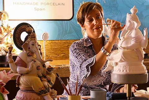Rosa Belenguer Pomares demonstrating the decoration of porcelain sculptures (Photo: Manivasagan N)