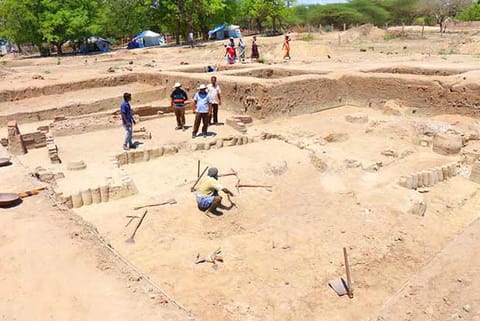Workers at the Azhagankulam archaeological site in Ramanathapuram district