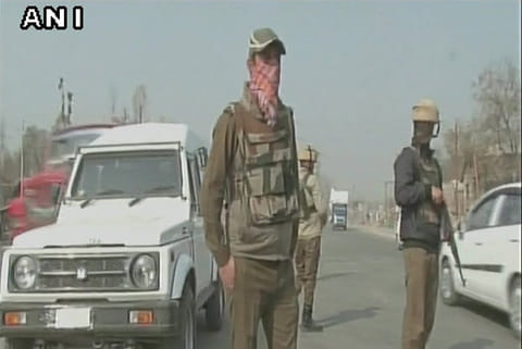 Police vehicle attacked on Srinagar-Jammu National Highway