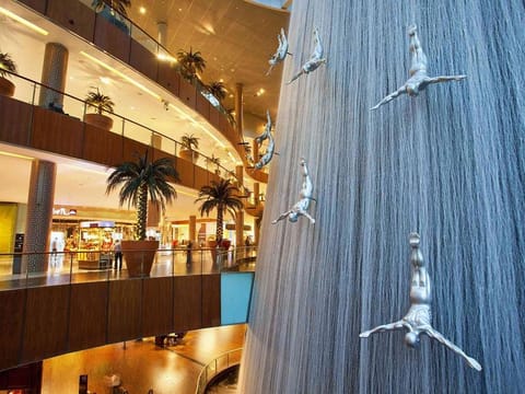 A look at the sprawling Dubai Mall