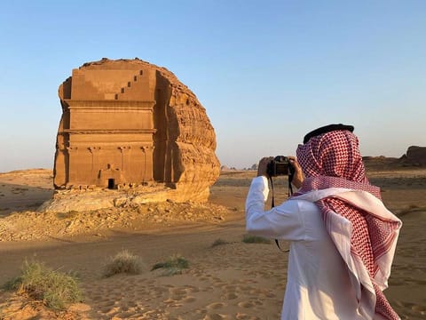 Planning a trip to Saudi Arabia? Learn about all visit visa options, including eVisa, visa on arrival, family visits, business travel, Umrah, and transit visas, with eligibility and application steps explained.