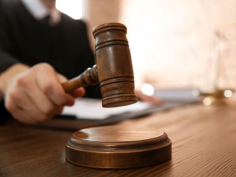 A wife forfeits her right to alimony if she leaves the marital home without a legitimate reason and refuses to return