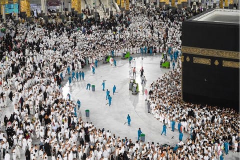 Grand Mosque in Mecca received 27,531,599 worshippers, among them 47,823 who prayed in the Hateem area of Hijr Ismail